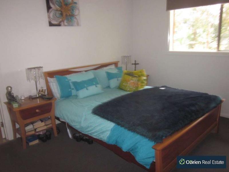 13 Corowa Place, Sandhurst VIC 3977