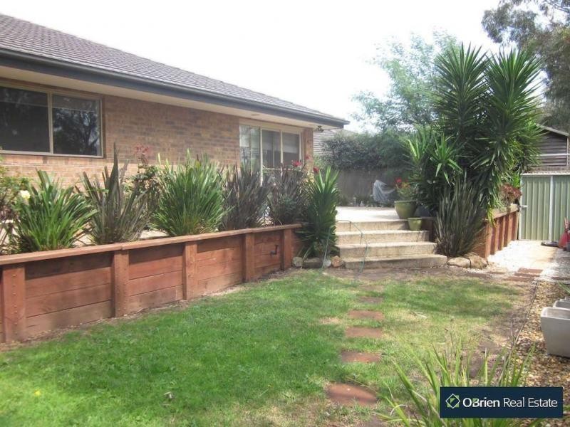 13 Corowa Place, Sandhurst VIC 3977