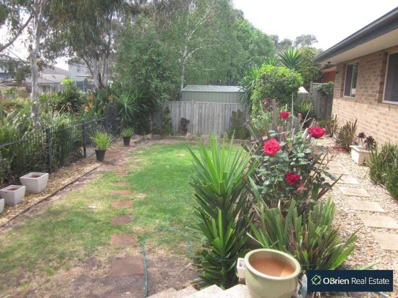 13 Corowa Place, Sandhurst VIC 3977