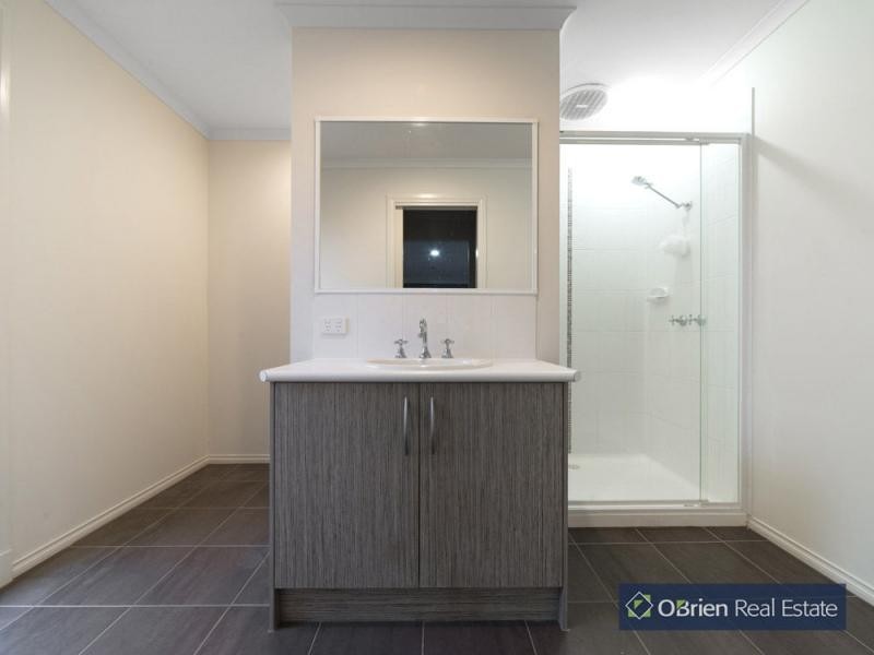 18 Alder Way, Cranbourne VIC 3977