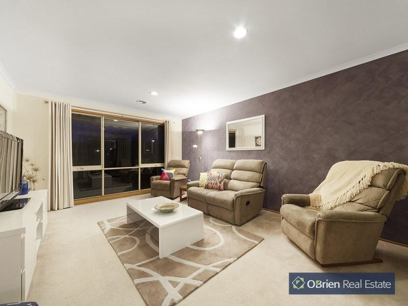 4 Meadow Place, Narre Warren South VIC 3805