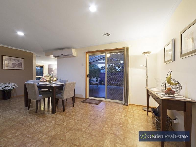 4 Meadow Place, Narre Warren South VIC 3805