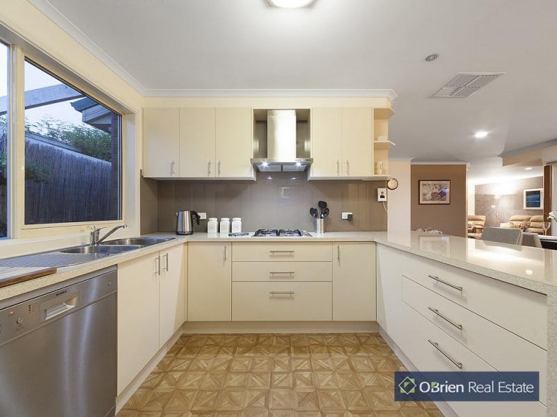 4 Meadow Place, Narre Warren South VIC 3805