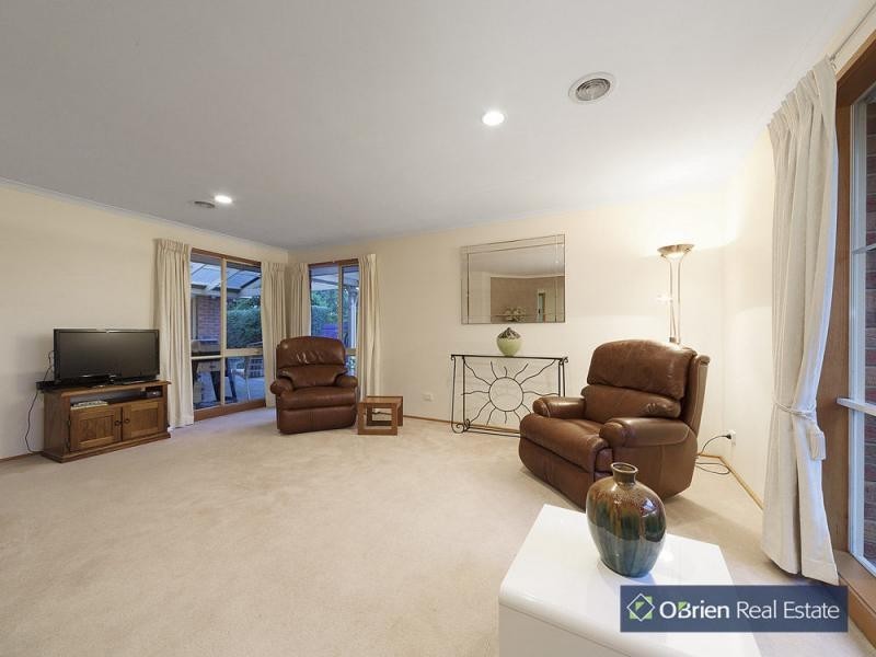 4 Meadow Place, Narre Warren South VIC 3805