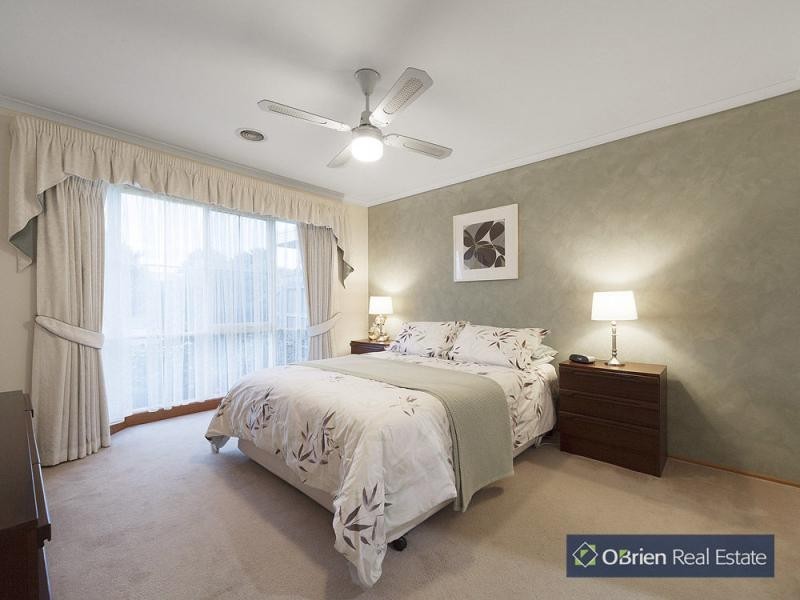 4 Meadow Place, Narre Warren South VIC 3805