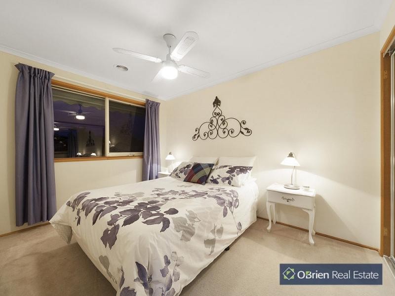 4 Meadow Place, Narre Warren South VIC 3805