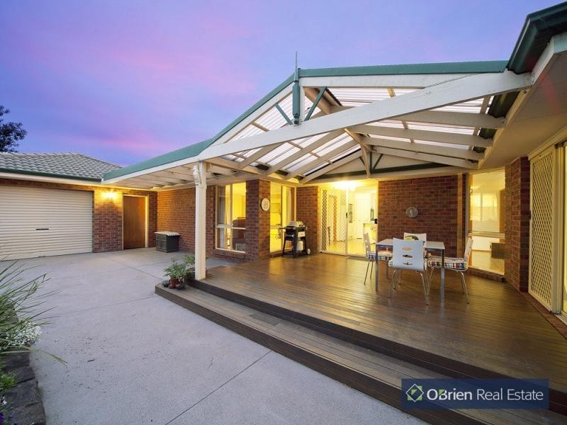 4 Meadow Place, Narre Warren South VIC 3805