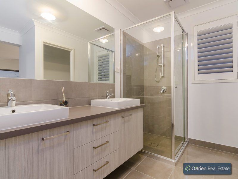 2 Grattan Way, Pakenham VIC 3810