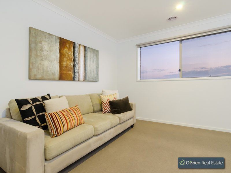 2 Grattan Way, Pakenham VIC 3810