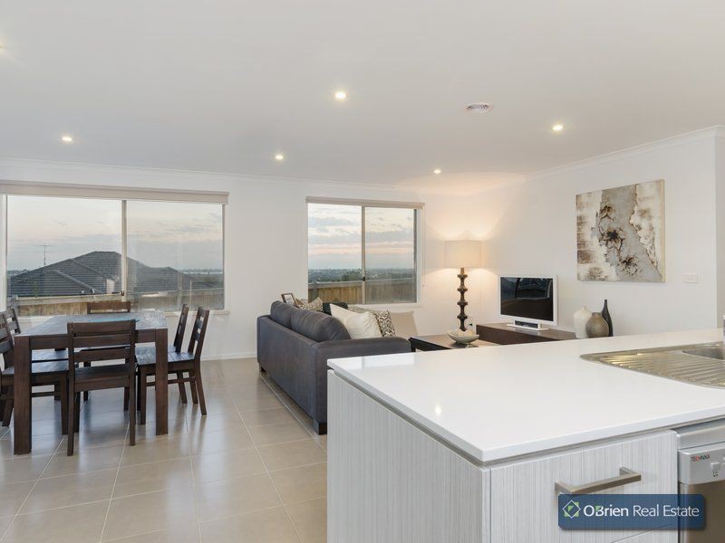 2 Grattan Way, Pakenham VIC 3810