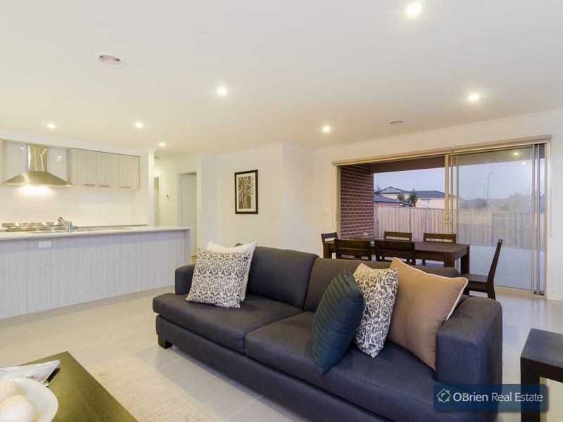 2 Grattan Way, Pakenham VIC 3810