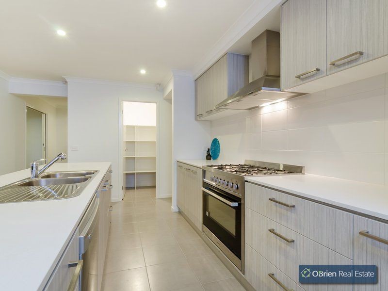 2 Grattan Way, Pakenham VIC 3810