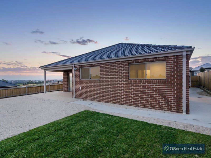 2 Grattan Way, Pakenham VIC 3810