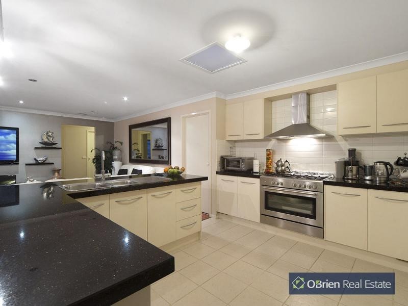 156 Paterson Drive, Lynbrook VIC 3975