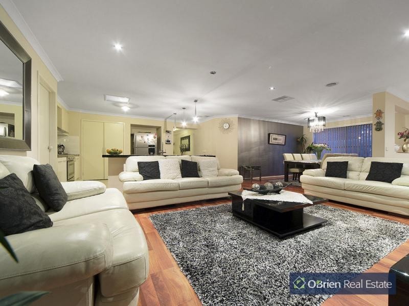 156 Paterson Drive, Lynbrook VIC 3975