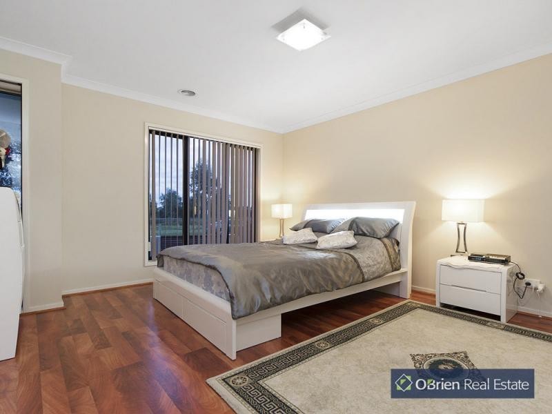 156 Paterson Drive, Lynbrook VIC 3975