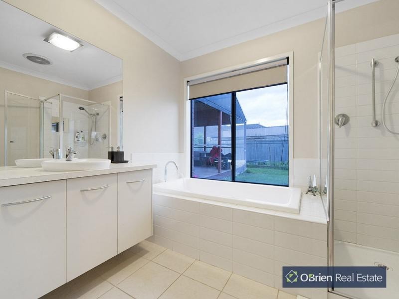 156 Paterson Drive, Lynbrook VIC 3975