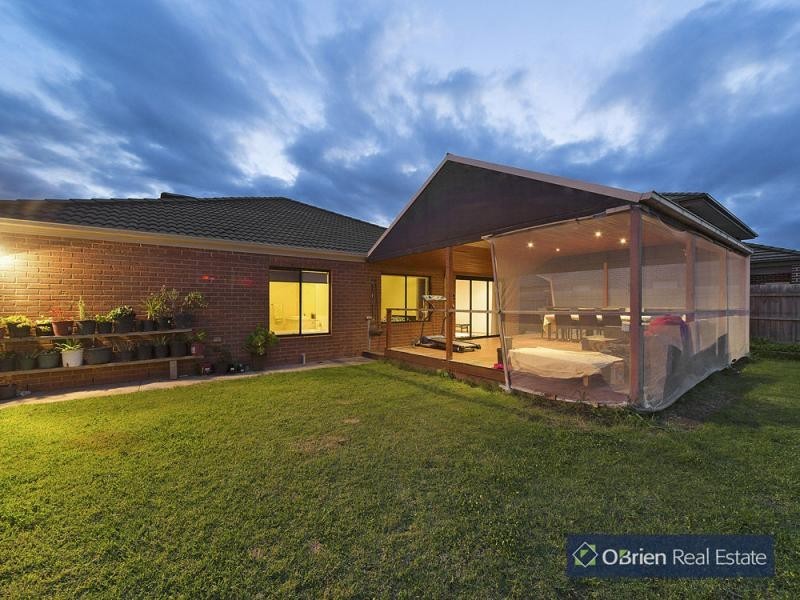 156 Paterson Drive, Lynbrook VIC 3975