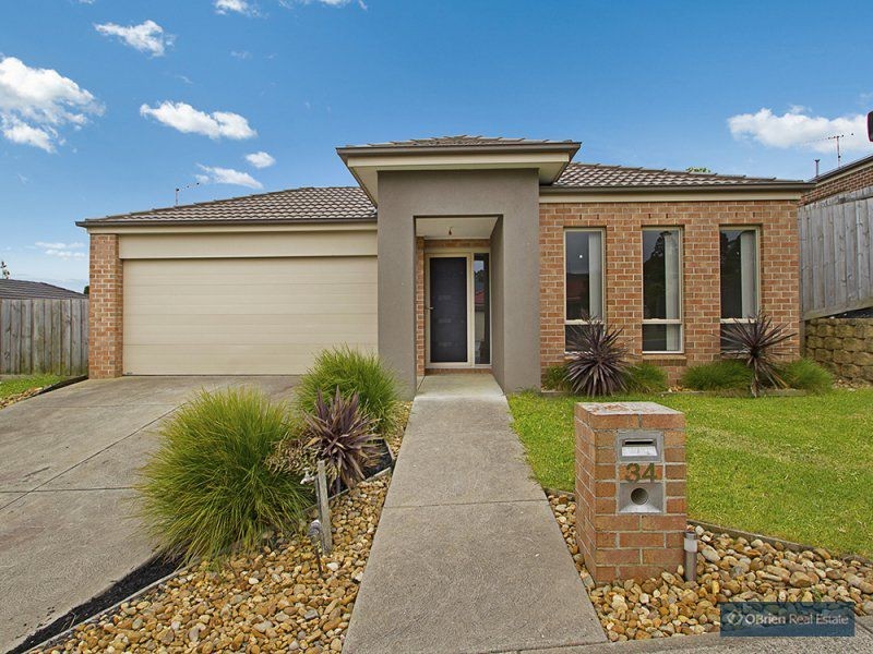 34 Claudia Crescent, Drouin VIC 3818