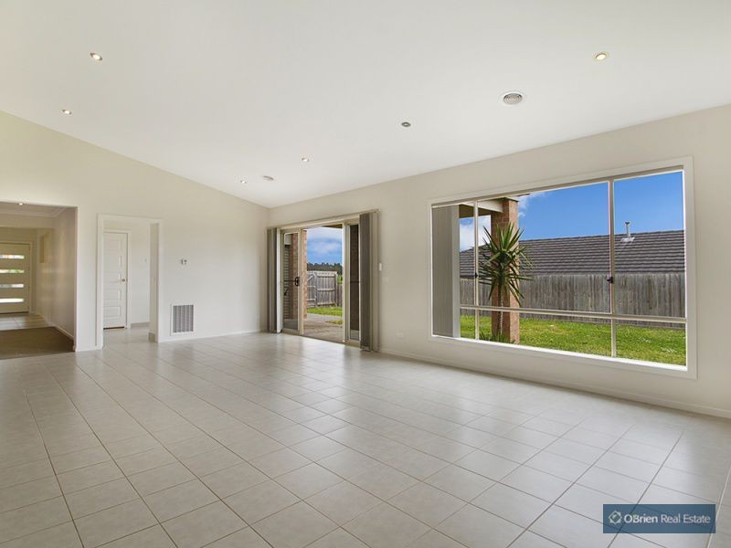 34 Claudia Crescent, Drouin VIC 3818