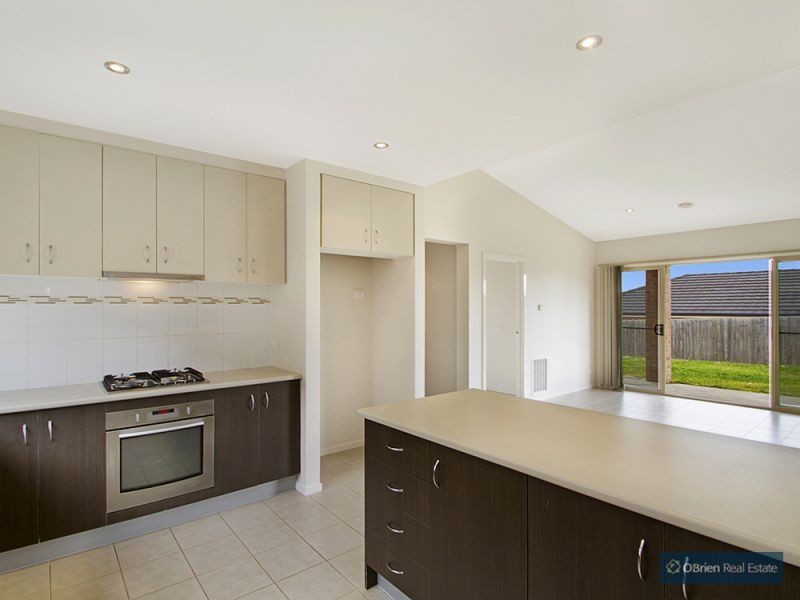 34 Claudia Crescent, Drouin VIC 3818