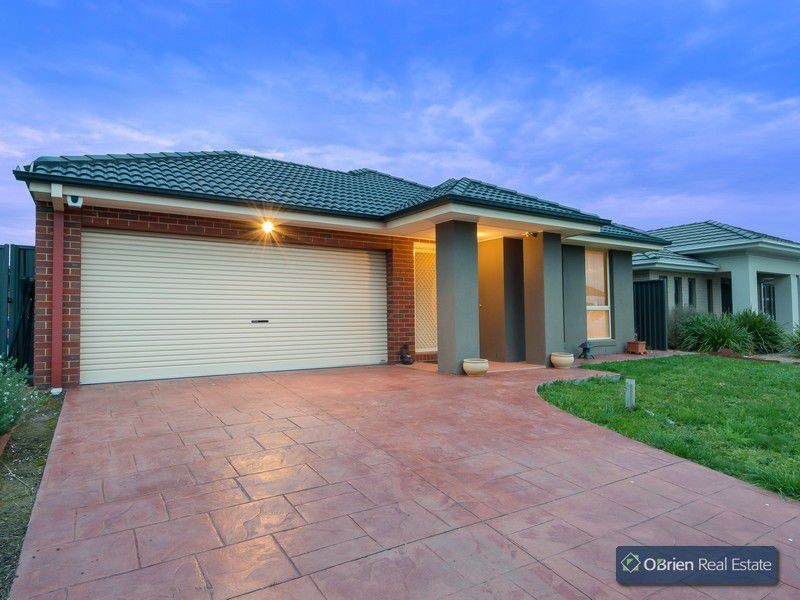 7 Griffith Mews, Pakenham VIC 3810