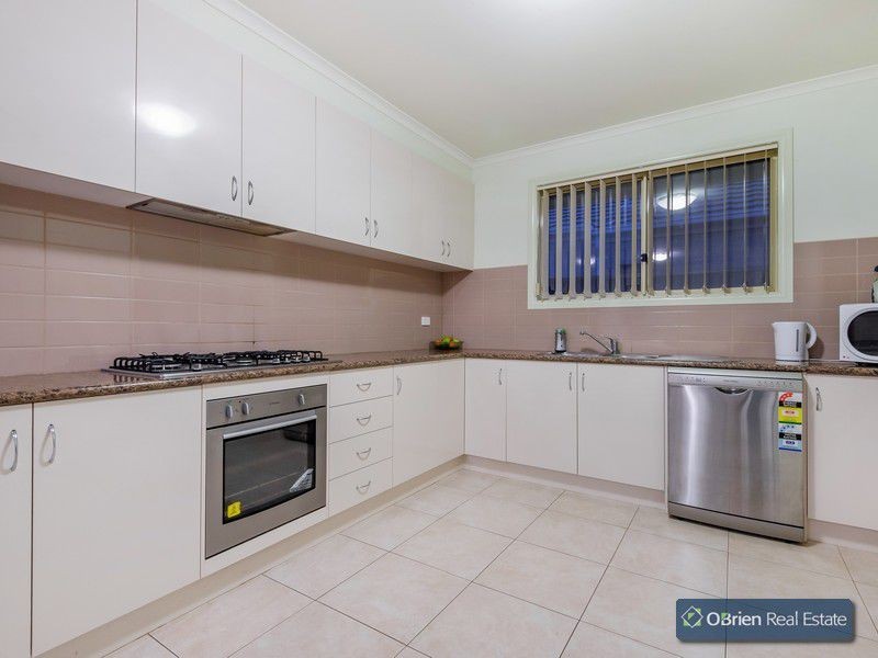 7 Griffith Mews, Pakenham VIC 3810