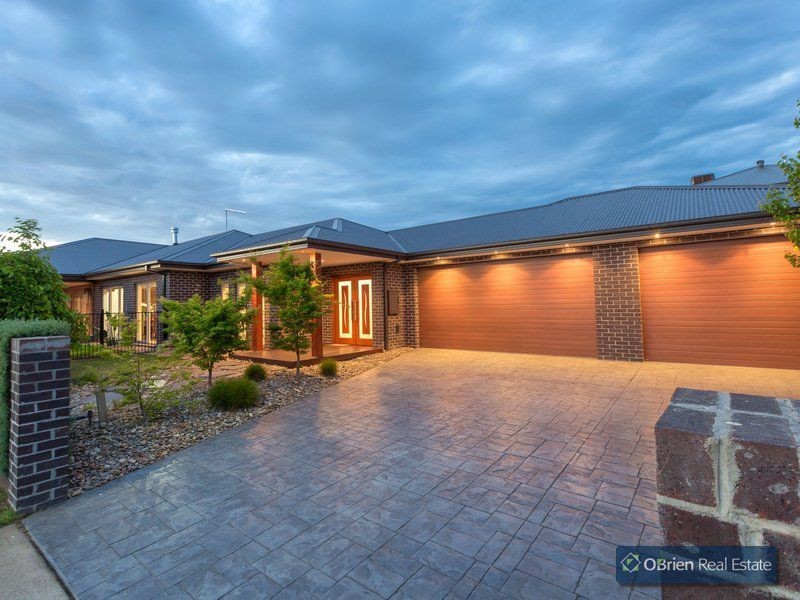 35 Bernly Boulevard, Berwick VIC 3806