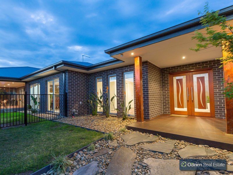 35 Bernly Boulevard, Berwick VIC 3806