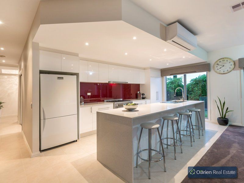 35 Bernly Boulevard, Berwick VIC 3806