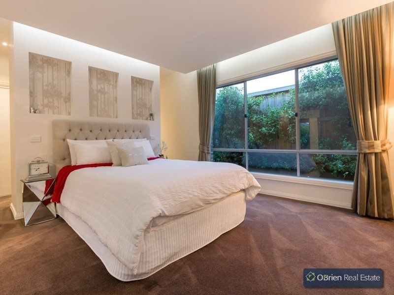 35 Bernly Boulevard, Berwick VIC 3806