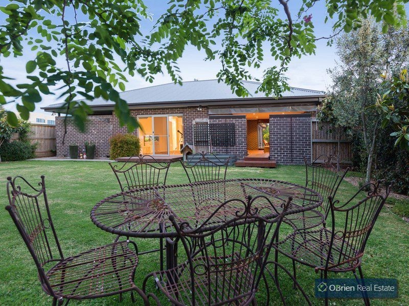 35 Bernly Boulevard, Berwick VIC 3806