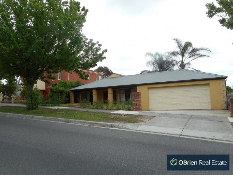 82 The Boulevard, Narre Warren South VIC 3805