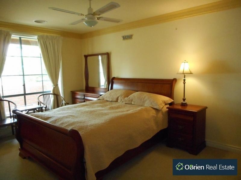 82 The Boulevard, Narre Warren South VIC 3805