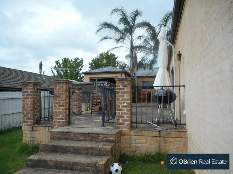 82 The Boulevard, Narre Warren South VIC 3805