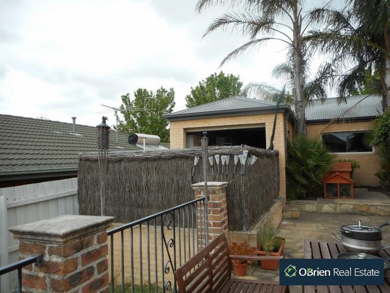 82 The Boulevard, Narre Warren South VIC 3805