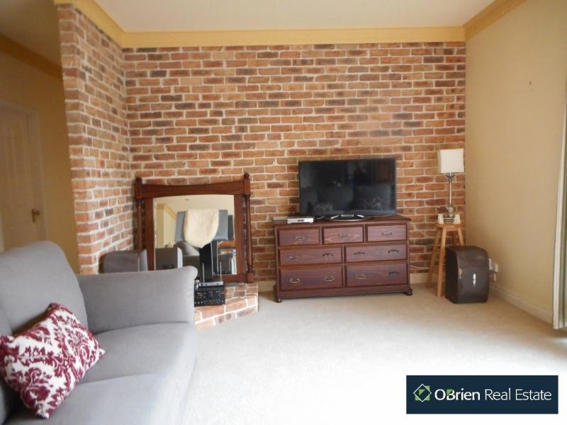 82 The Boulevard, Narre Warren South VIC 3805