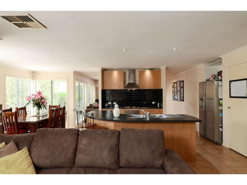 9 Sugarbush Drive, Lynbrook VIC 3975