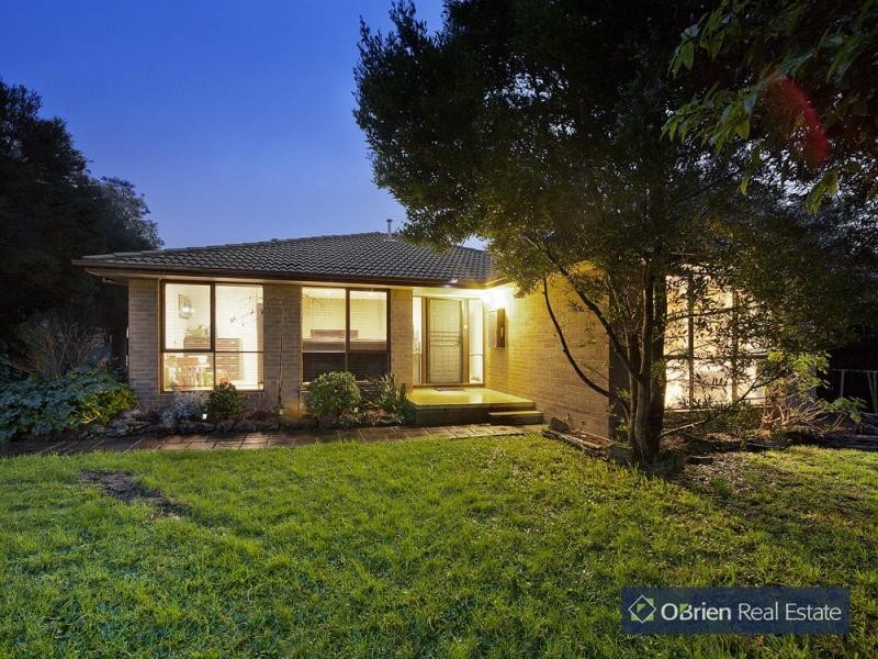 34 Ambleside Crescent, Berwick VIC 3806