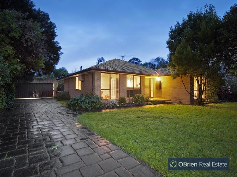 34 Ambleside Crescent, Berwick VIC 3806