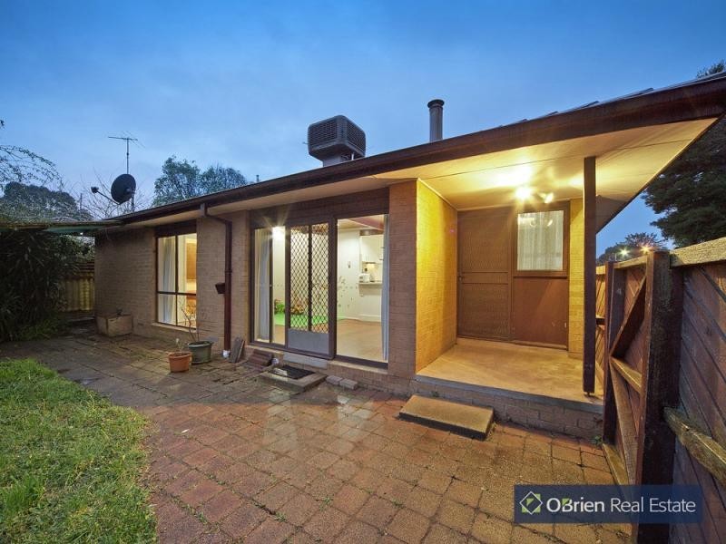 34 Ambleside Crescent, Berwick VIC 3806