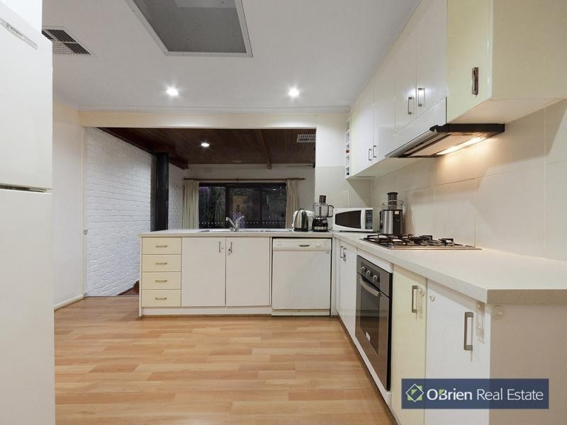 34 Ambleside Crescent, Berwick VIC 3806