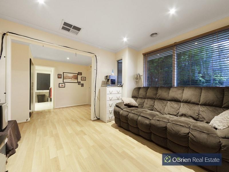 34 Ambleside Crescent, Berwick VIC 3806