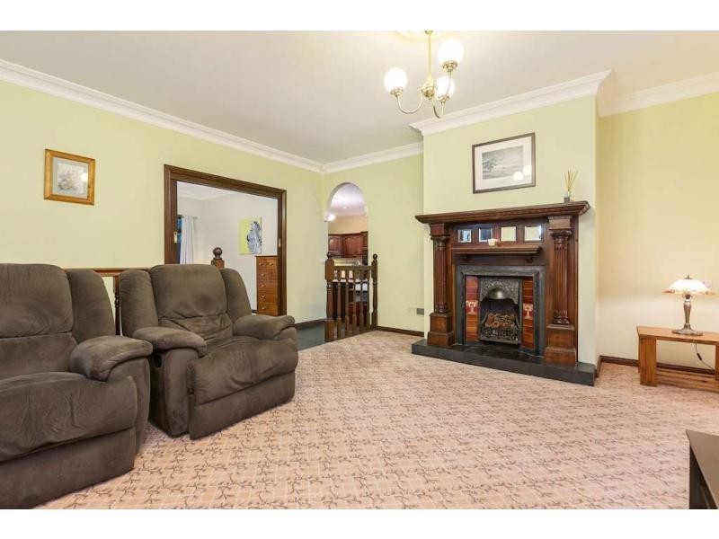 1 Clover Close, Berwick VIC 3806