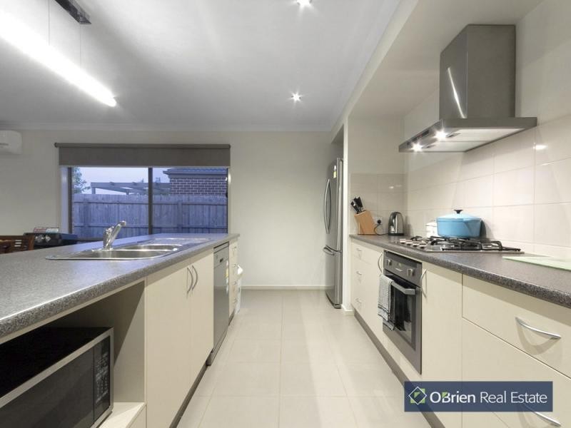 94 Webster Way, Pakenham VIC 3810