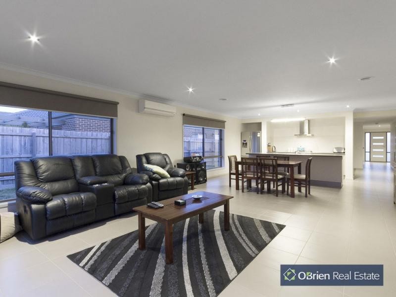 94 Webster Way, Pakenham VIC 3810