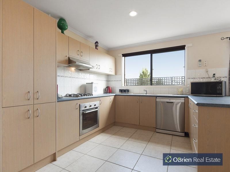 7 Staunton Walk, Cranbourne East VIC 3977