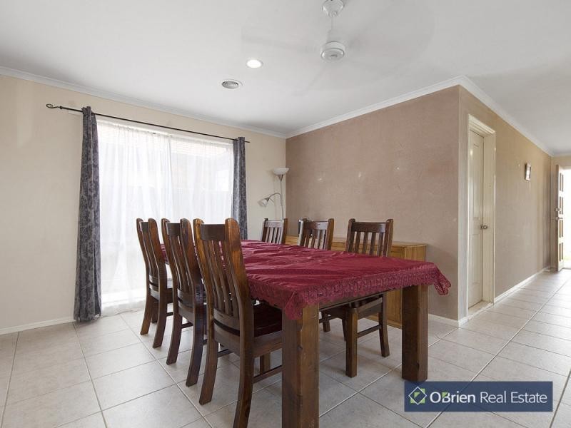 7 Staunton Walk, Cranbourne East VIC 3977