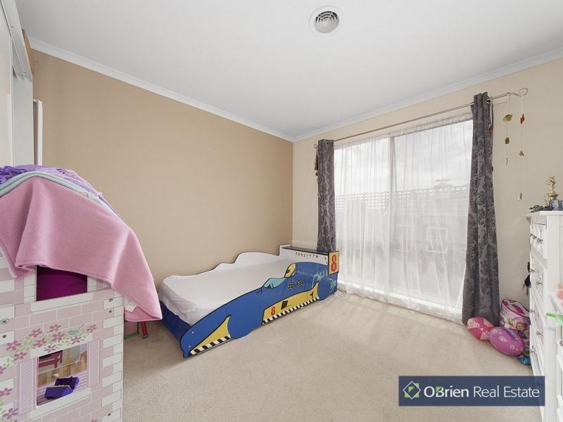 7 Staunton Walk, Cranbourne East VIC 3977