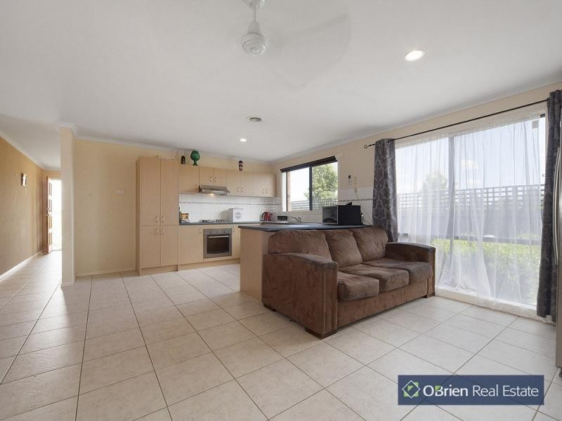 7 Staunton Walk, Cranbourne East VIC 3977